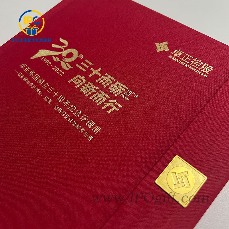 河北卓正控股三十周年公司定制纯银纪念章珍藏册封面细节