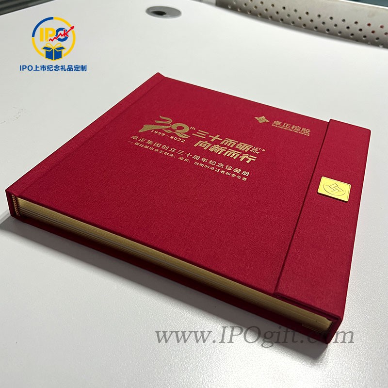 河北卓正控股三十周年公司定制纯银纪念章珍藏册封面